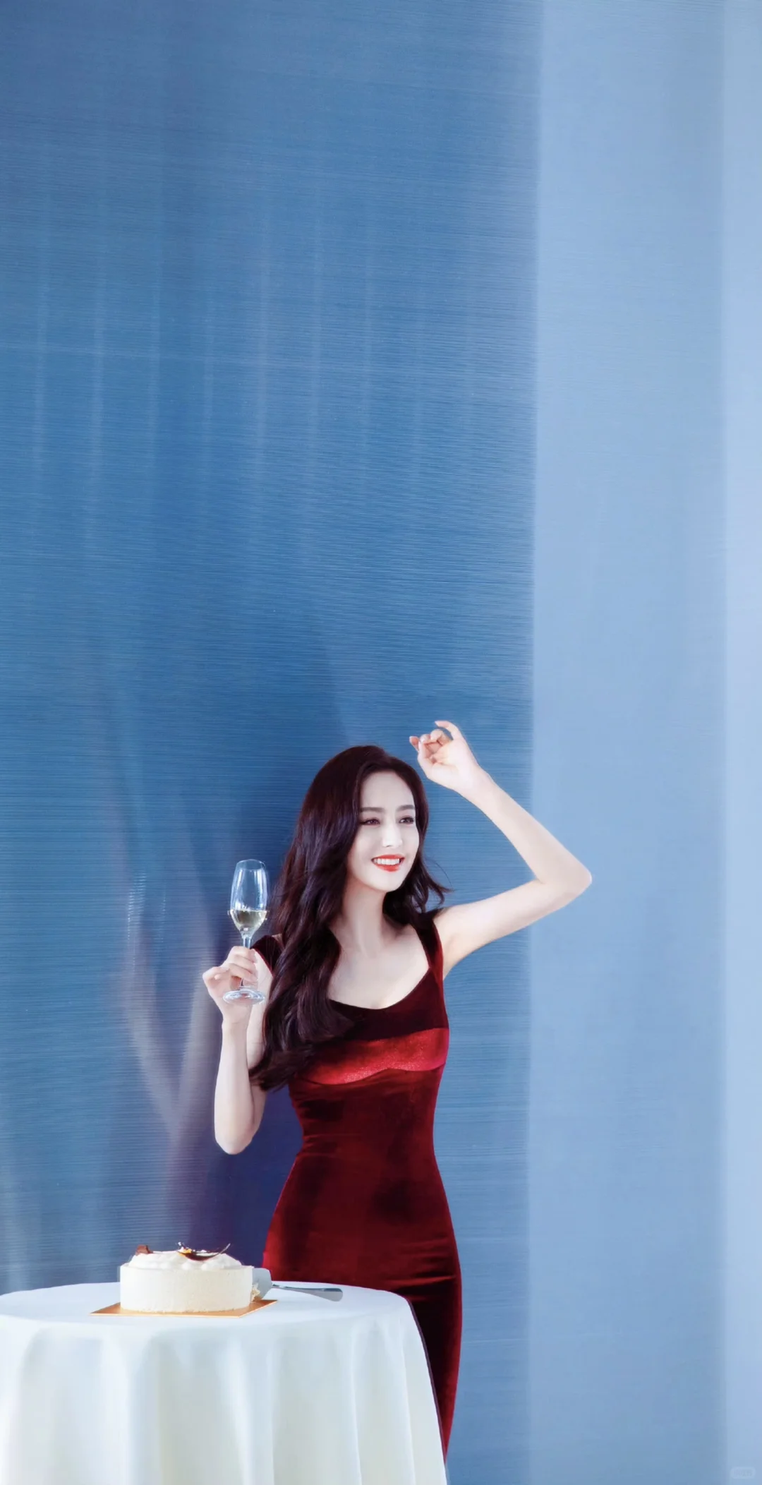 佟丽娅-红裙可真是风情万种啊