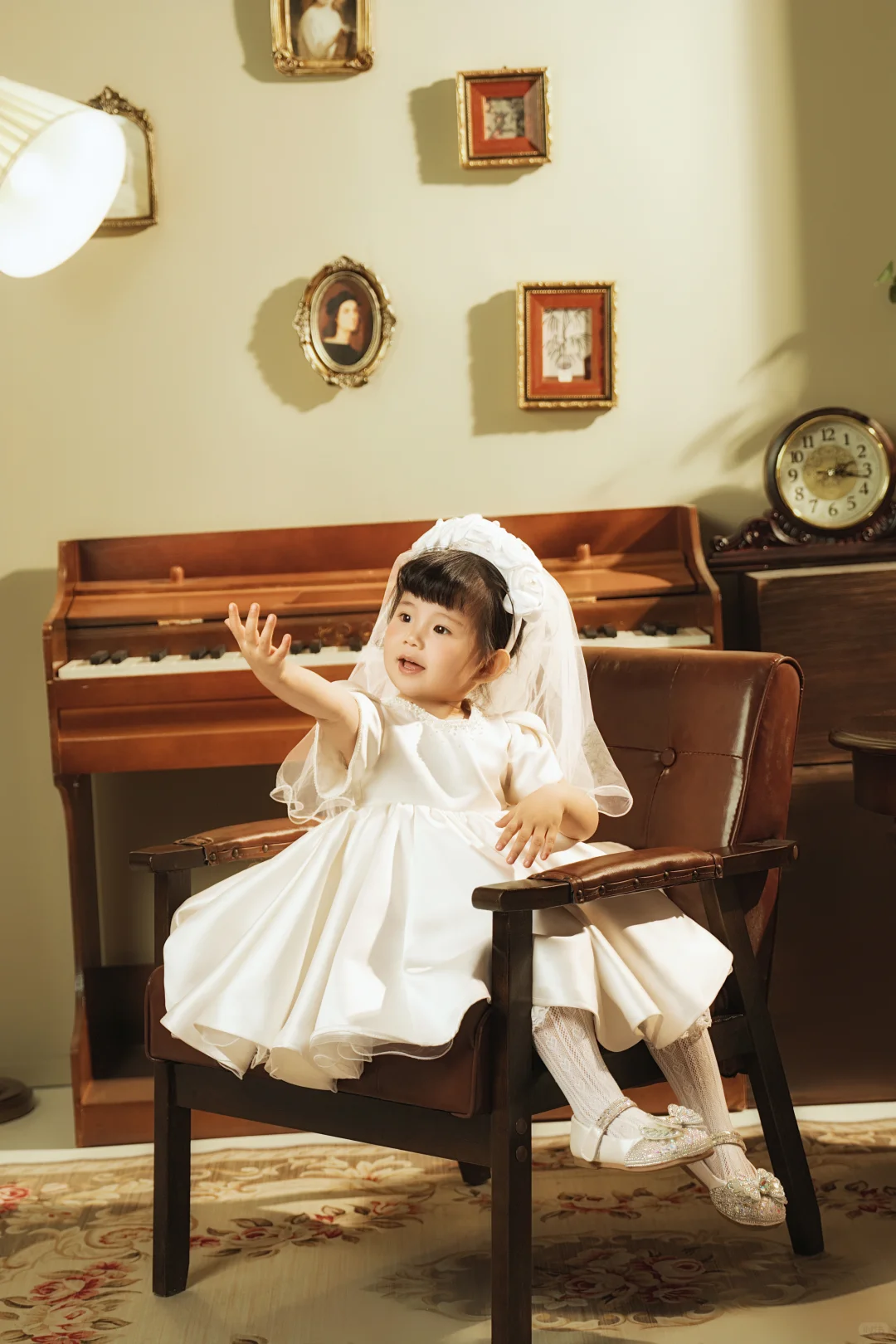 复古小婚纱💫女儿的法式复古写真太有氛围了