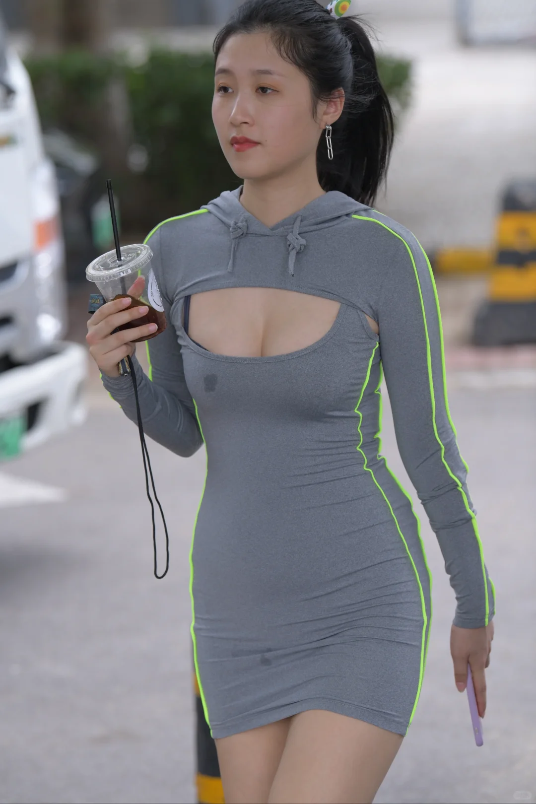 街拍：运动风美女、运动服穿搭