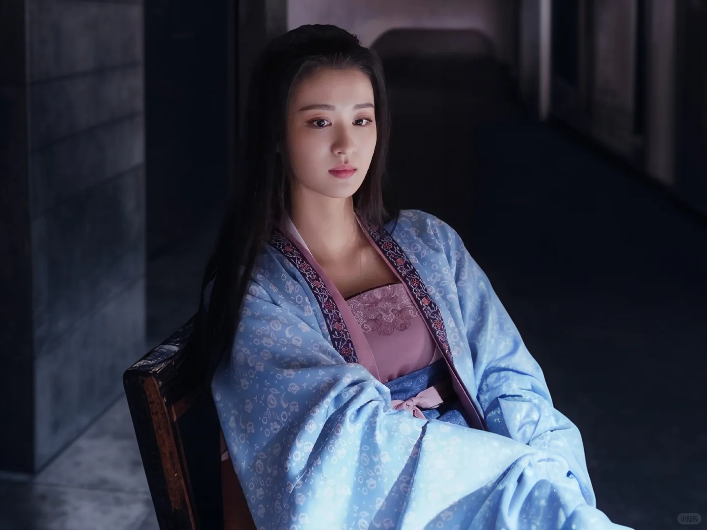 王楚然杀疯了！红毯裸背封神还秒变搞笑女，