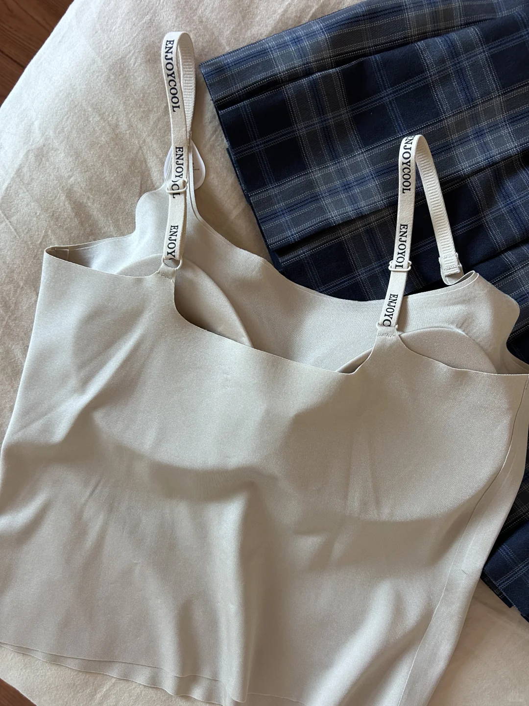 高级感满满的吊带内搭 实拍