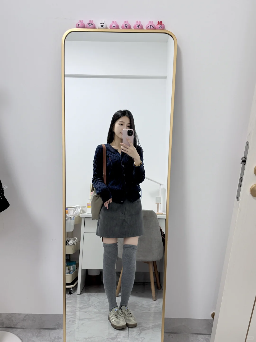 长袜短裙灰色系穿搭