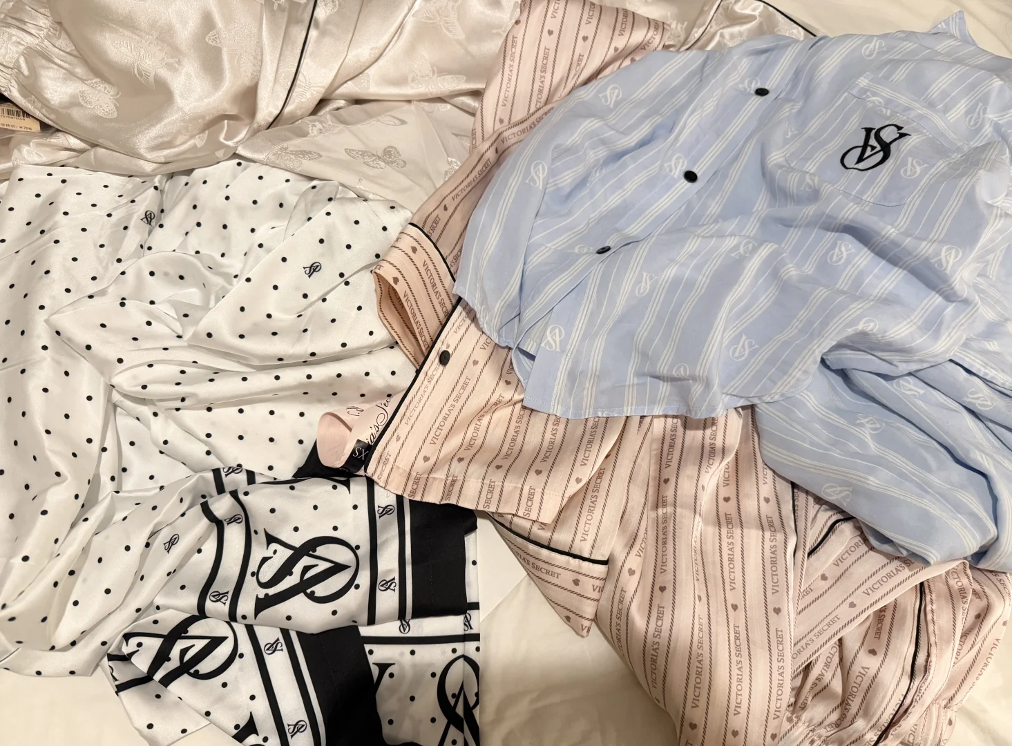 维密睡衣白蝴蝶VS白波点