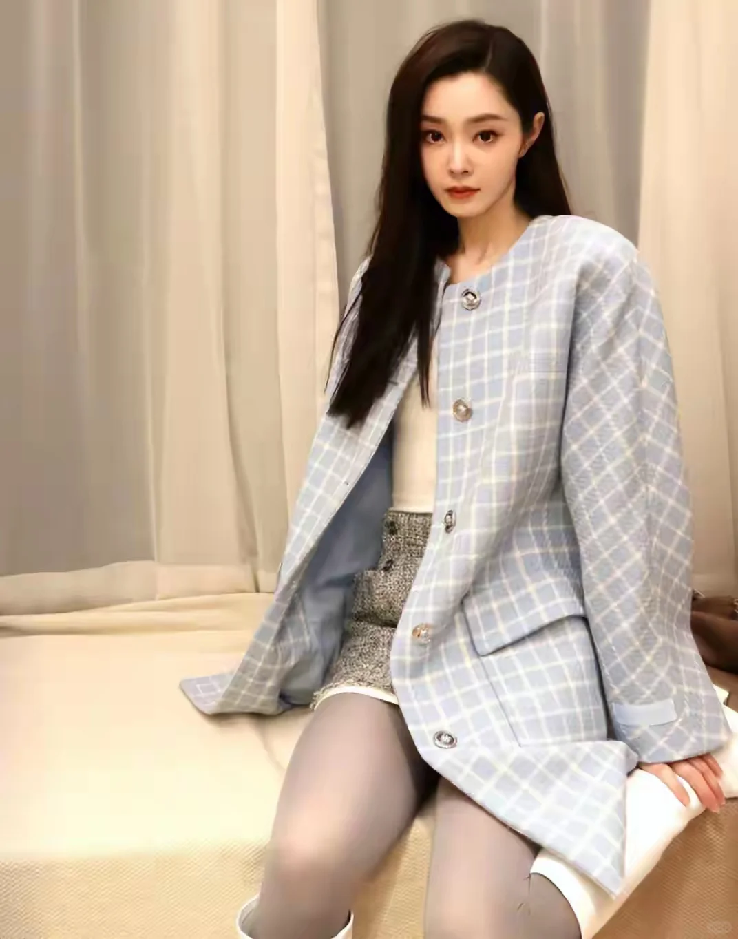 宋轶靓丽写真太妩媚了！雪肤玉貌身材曼妙性