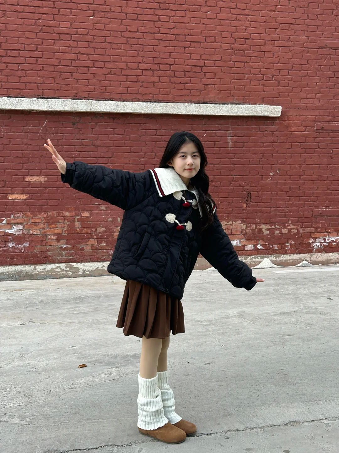 她就站在那里我就觉得好看