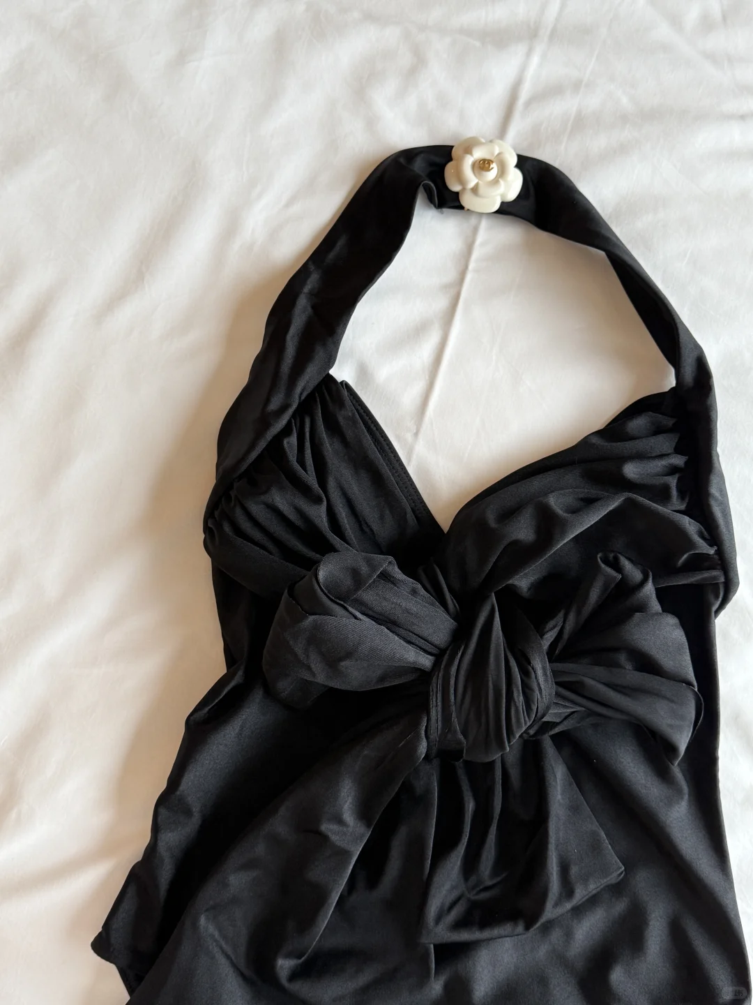 就应该多买泳衣呀🖤🤍🩷💙💜🧡💚