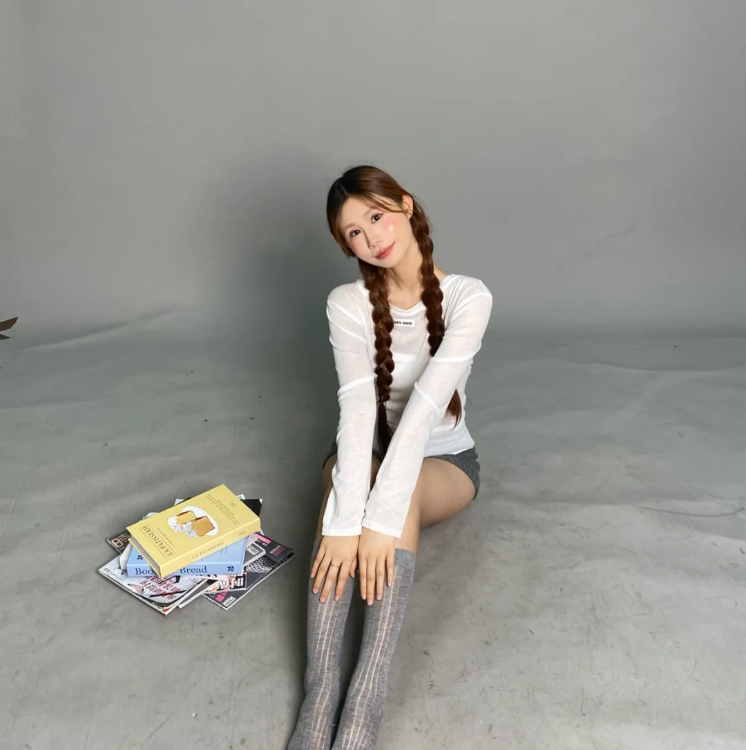 灰色小腿袜🧦搭配