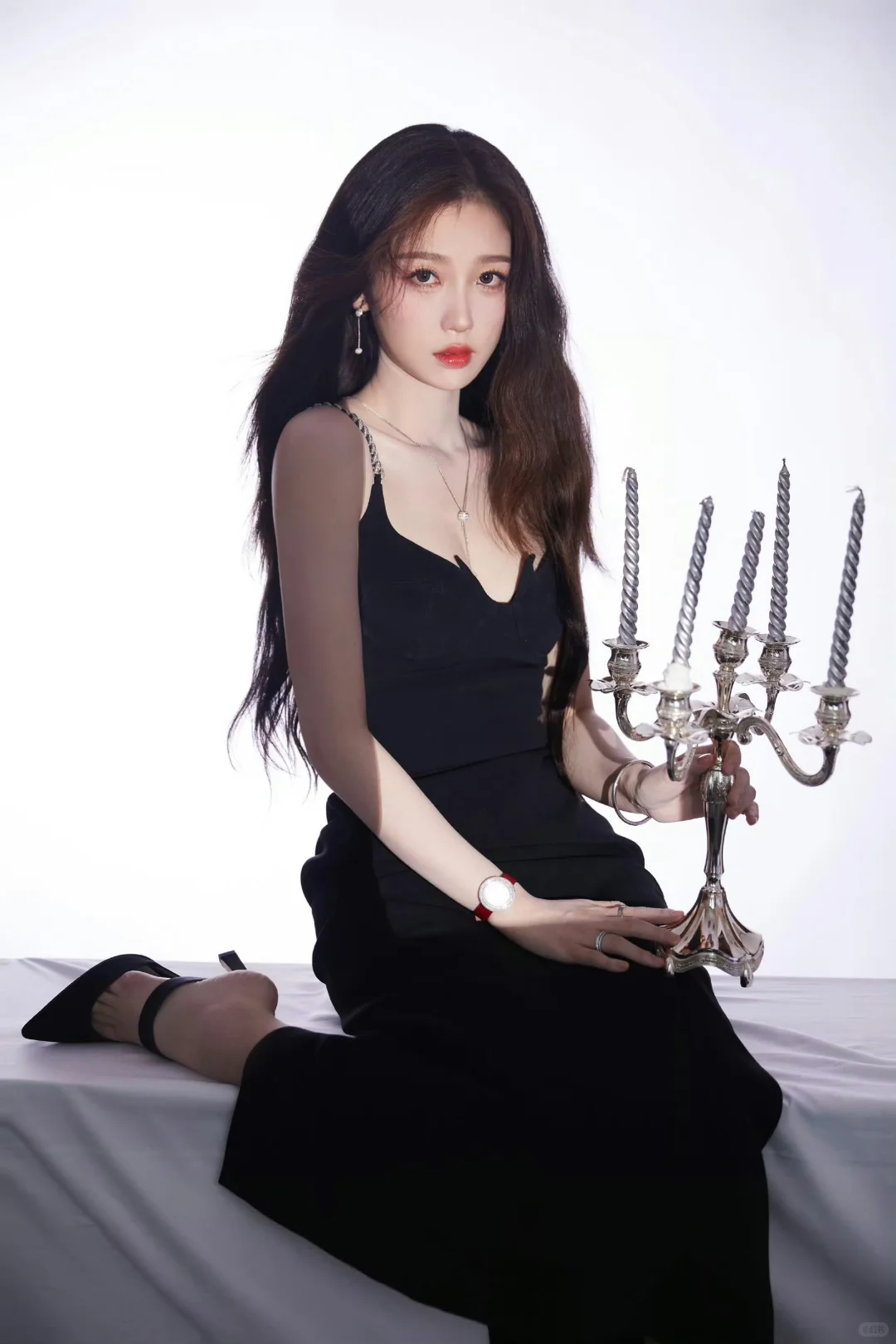 虞书欣 黑色吊带 豪门千金