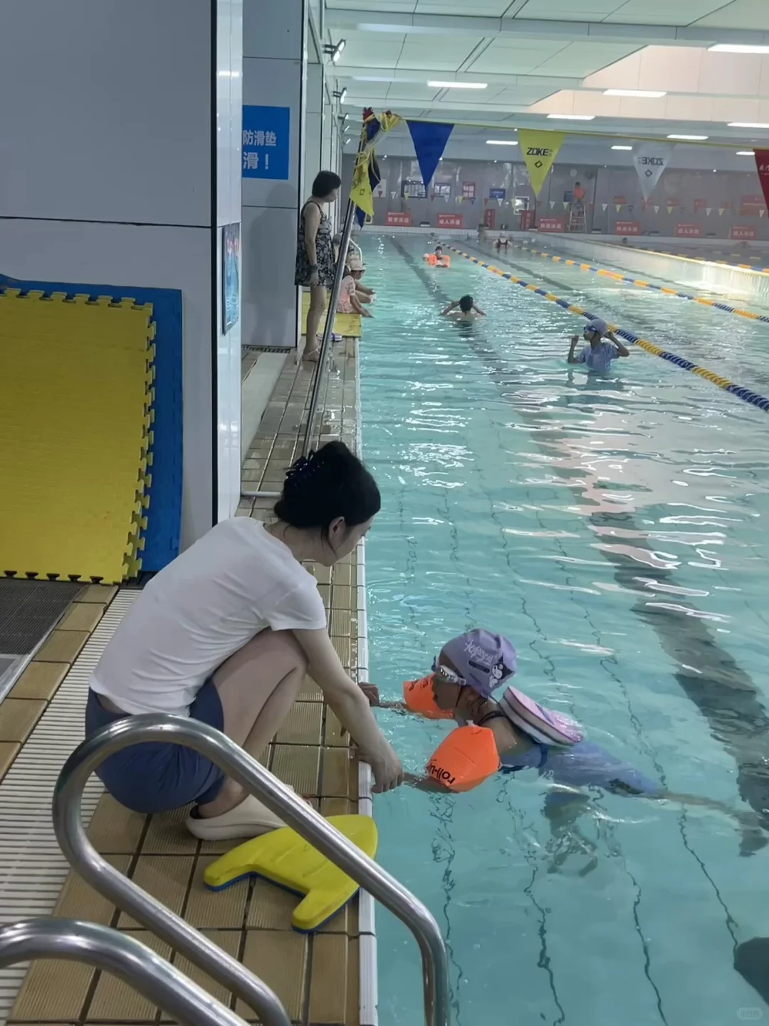 济南游泳女教练，冬季游泳健身羊毛要不要