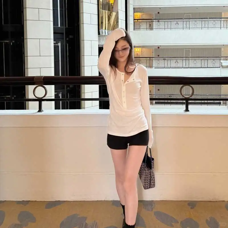 美式辣妹风白色半开领T恤超绝！🔥