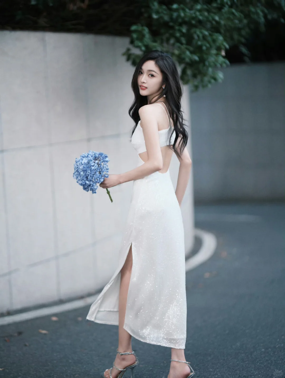 吴宣仪 露背掐腰甜欲身材