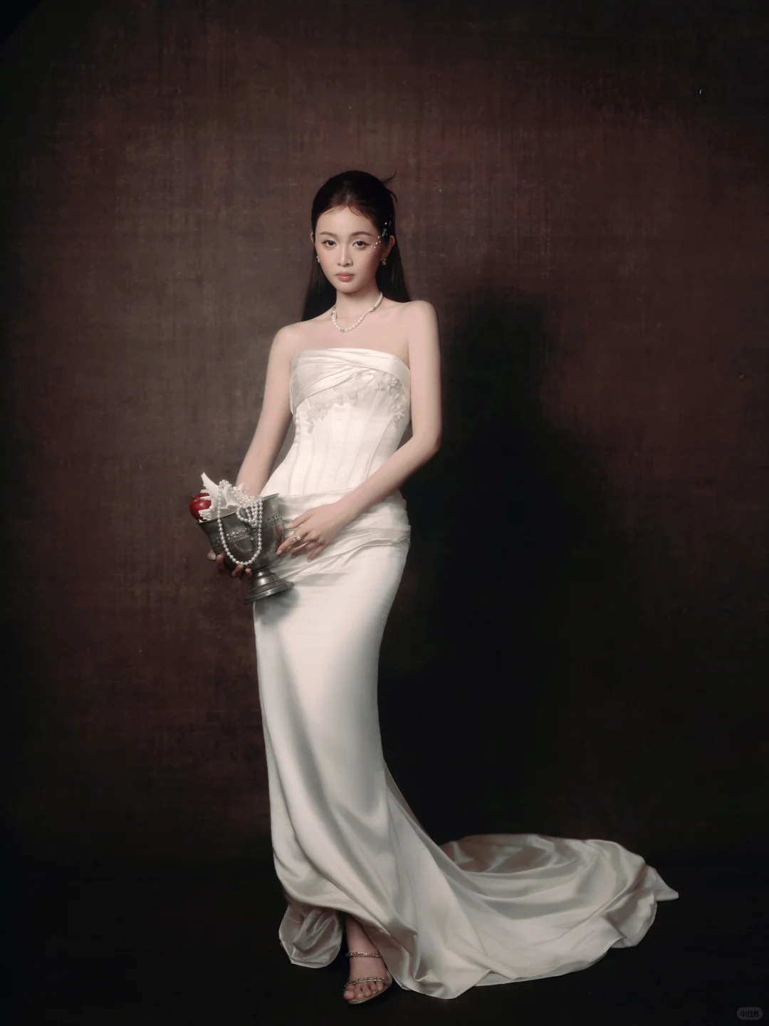 吴宣仪尖叫之夜珍珠抹胸白裙✨纯欲白月光
