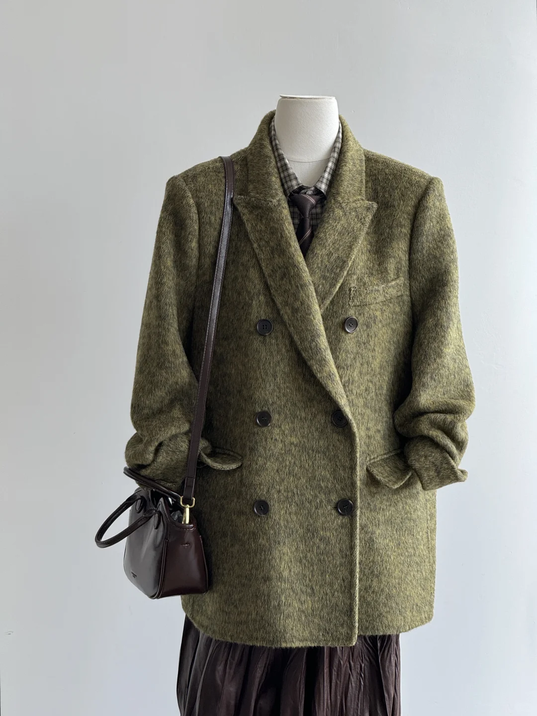 复古棕绿色系穿搭🌴油画绿西装好好看啊