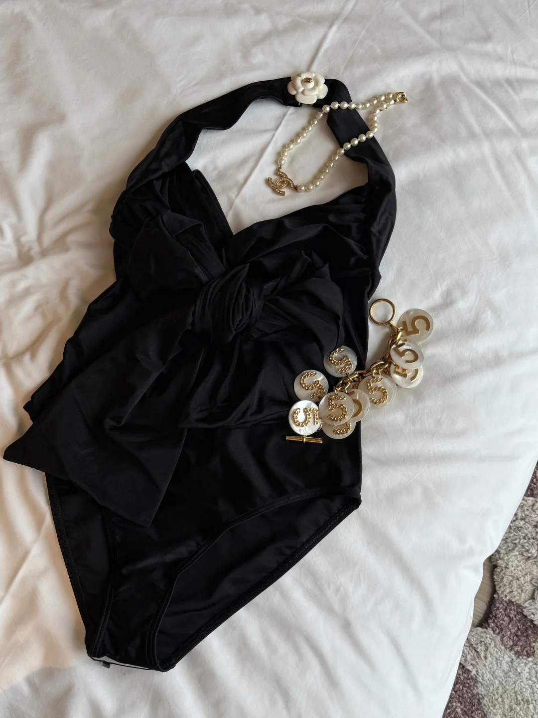 就应该多买泳衣呀🖤🤍🩷💙💜🧡💚