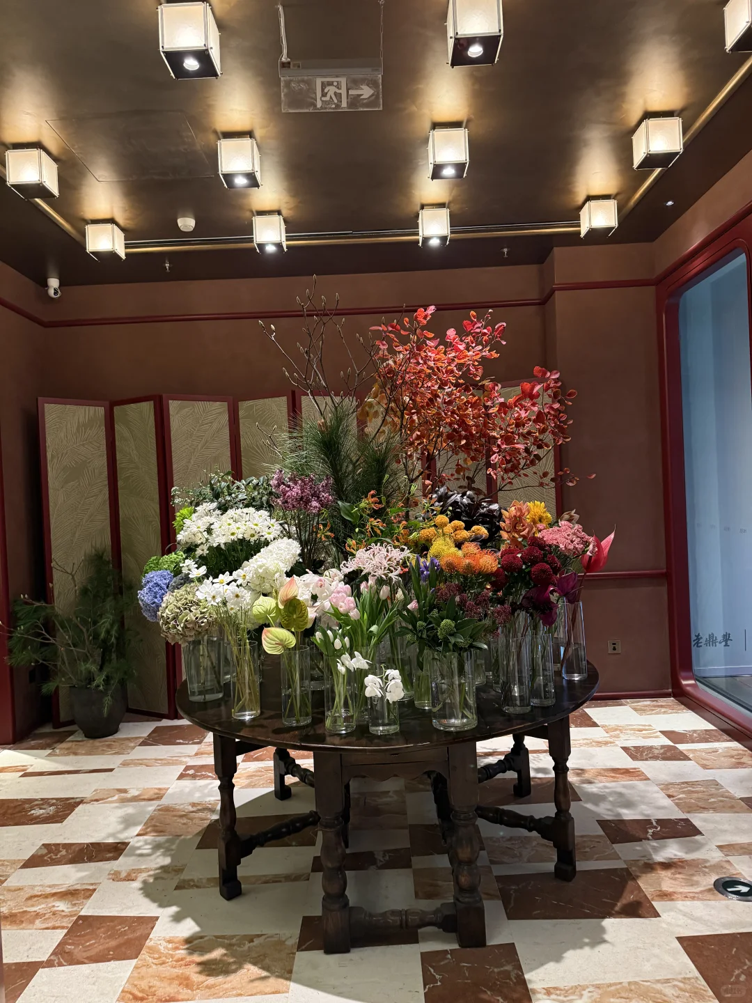 暖光，落叶，甜品🍮和鲜花