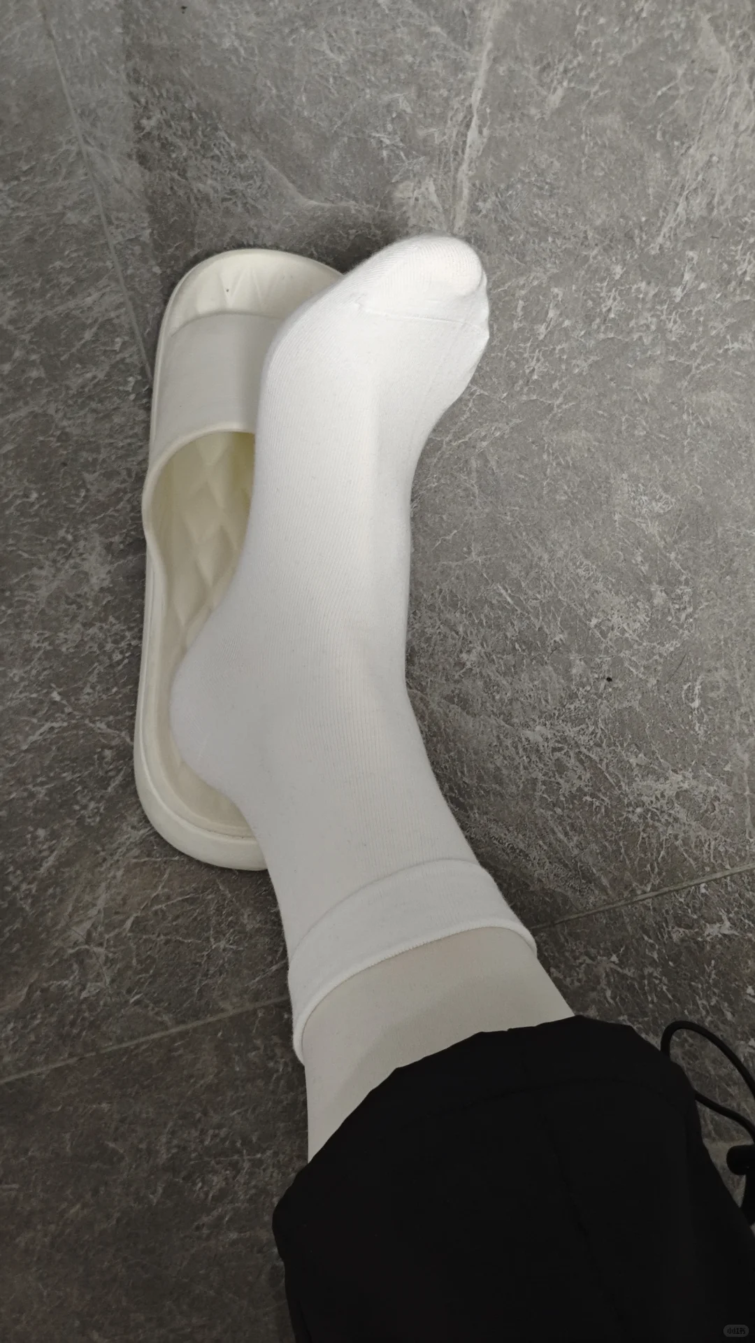 骗人的，其实还是喜欢厚白