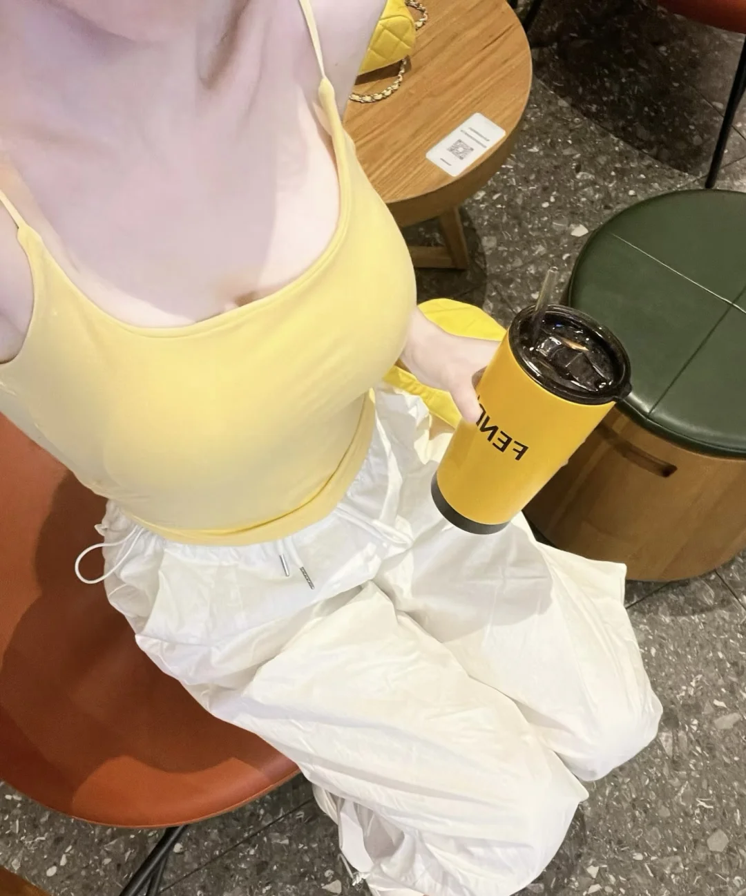 救命！这件柠檬黄吊带是夏日多巴胺炸弹 【夏