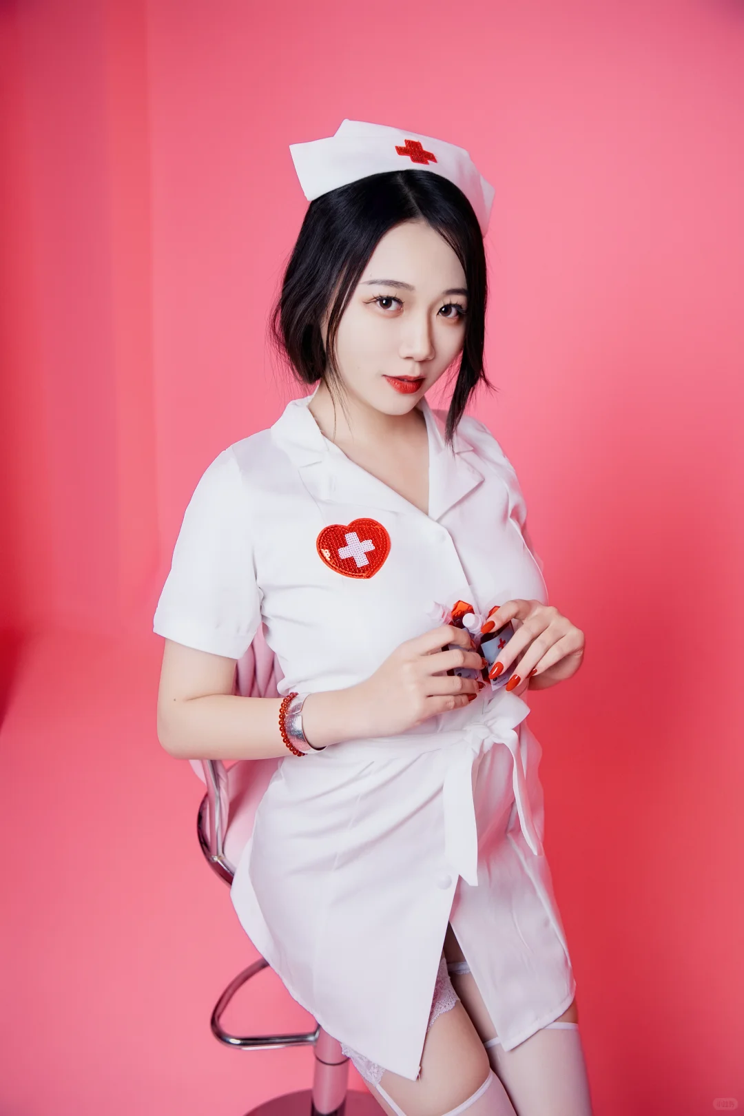 女看護師像素级拆解 左滑看原图