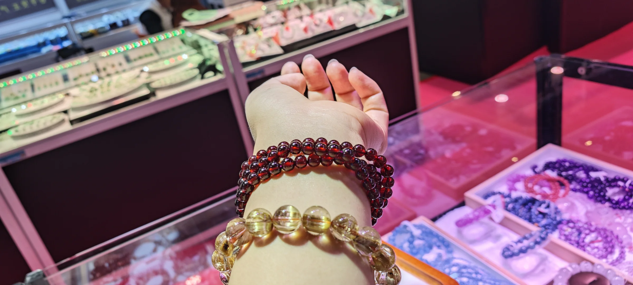 天然酒红石榴石