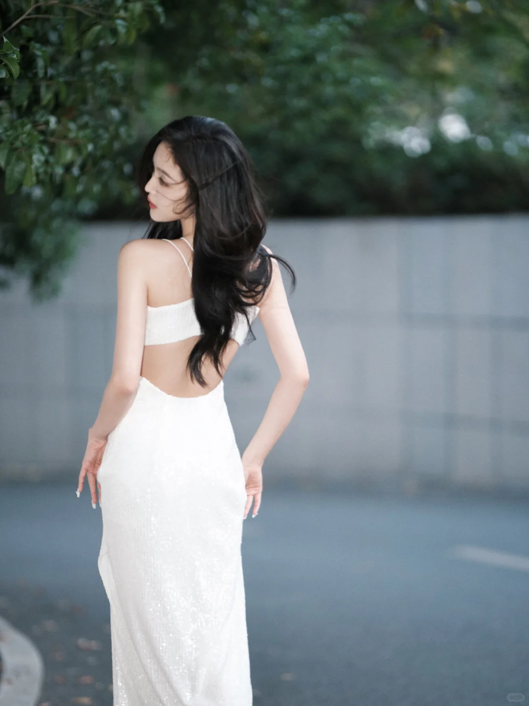 吴宣仪 露背掐腰甜欲身材
