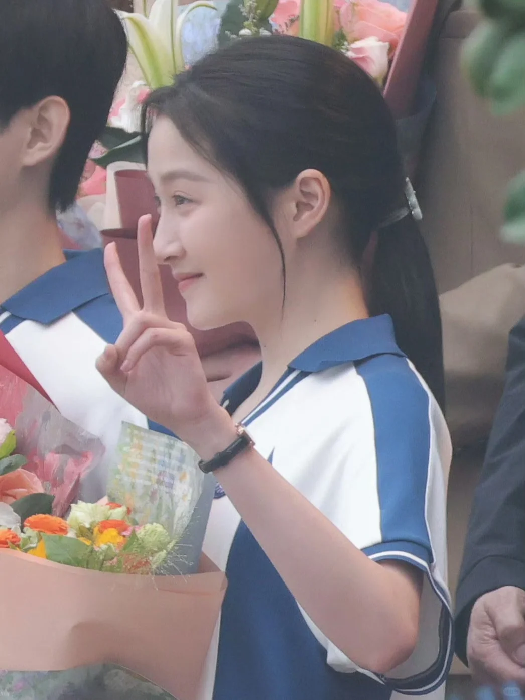 DW LookBook|关晓彤的青春女高校服穿搭秘籍