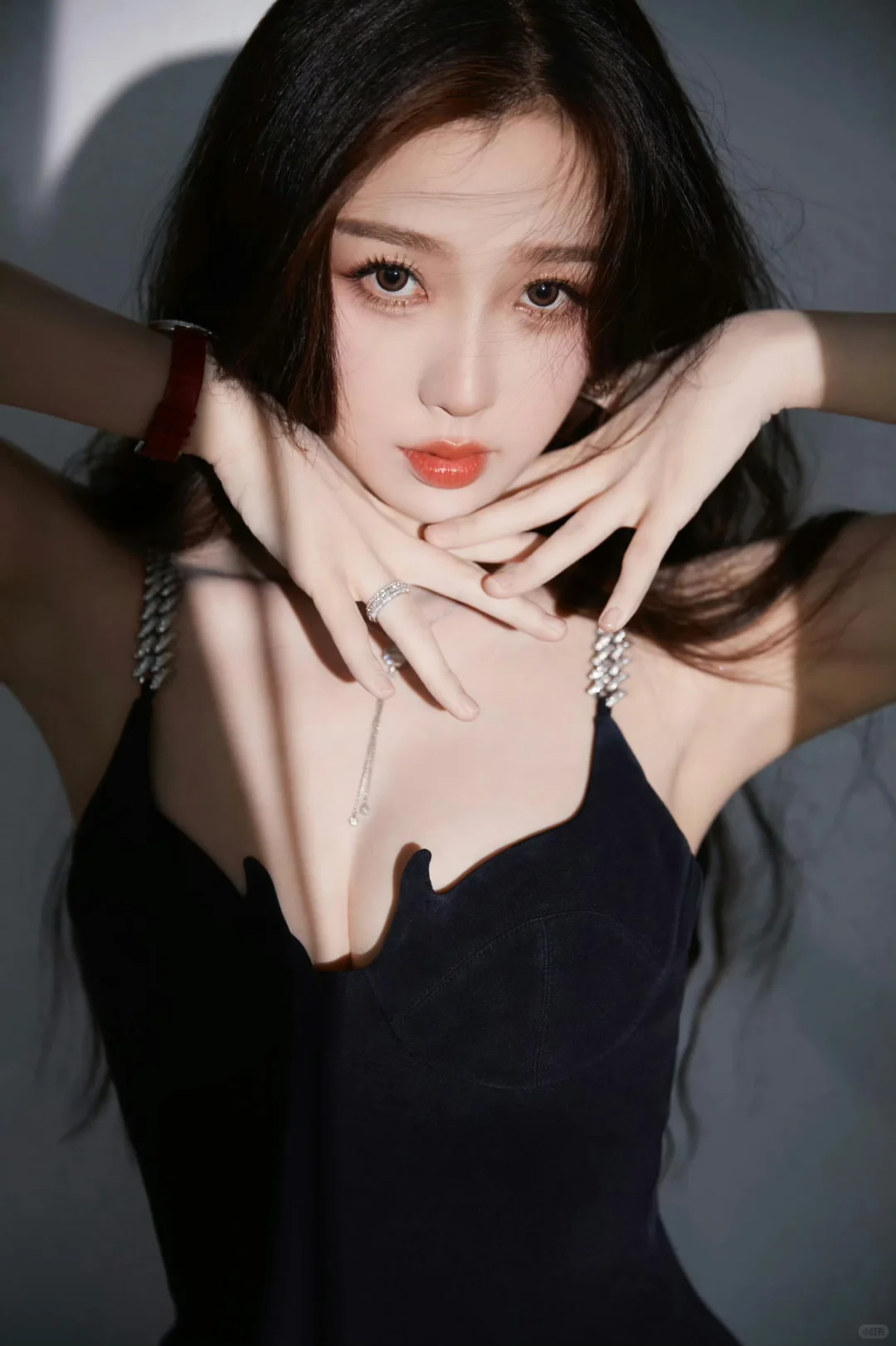 虞书欣 黑色吊带 豪门千金