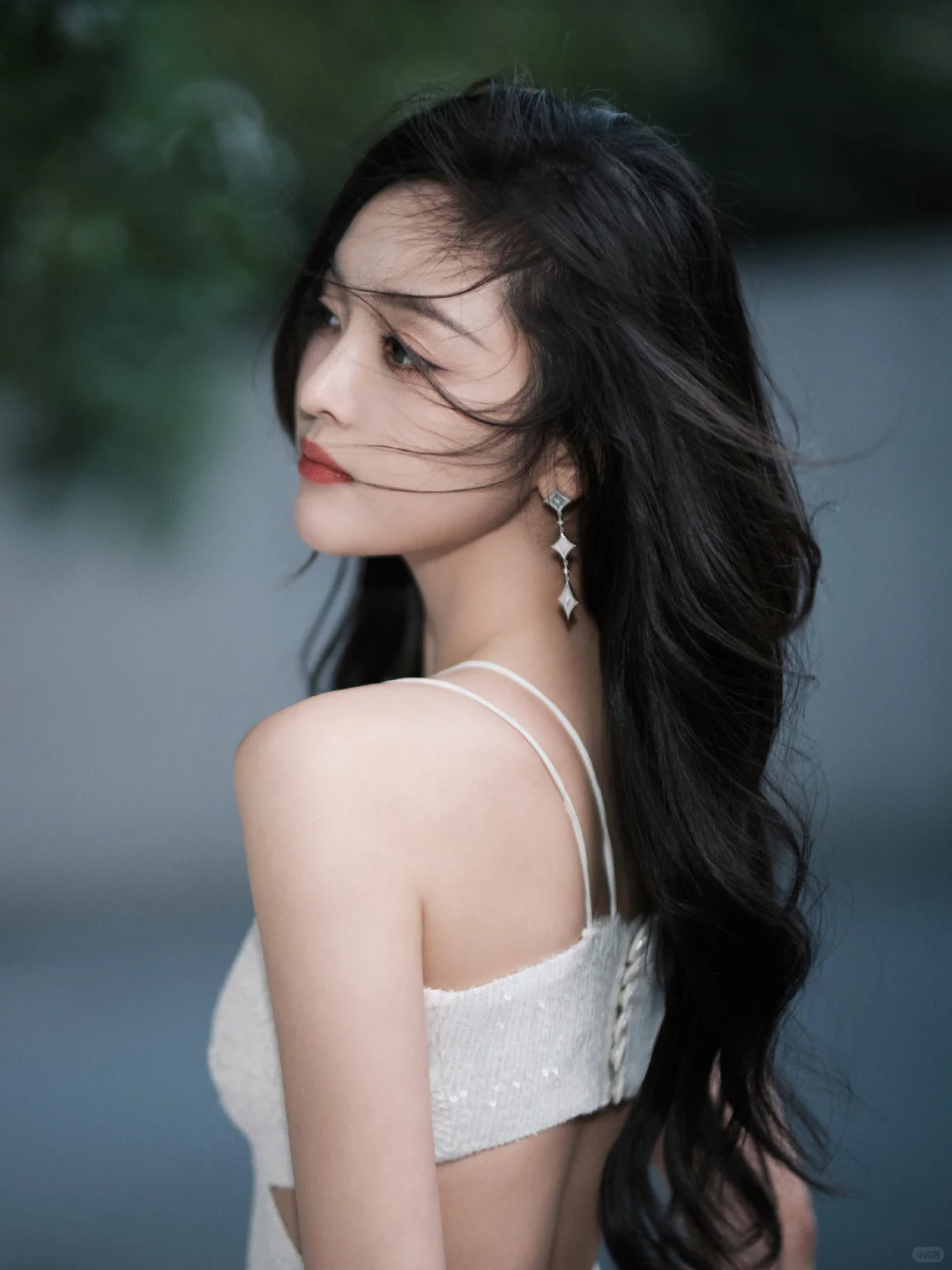 吴宣仪 露背掐腰甜欲身材