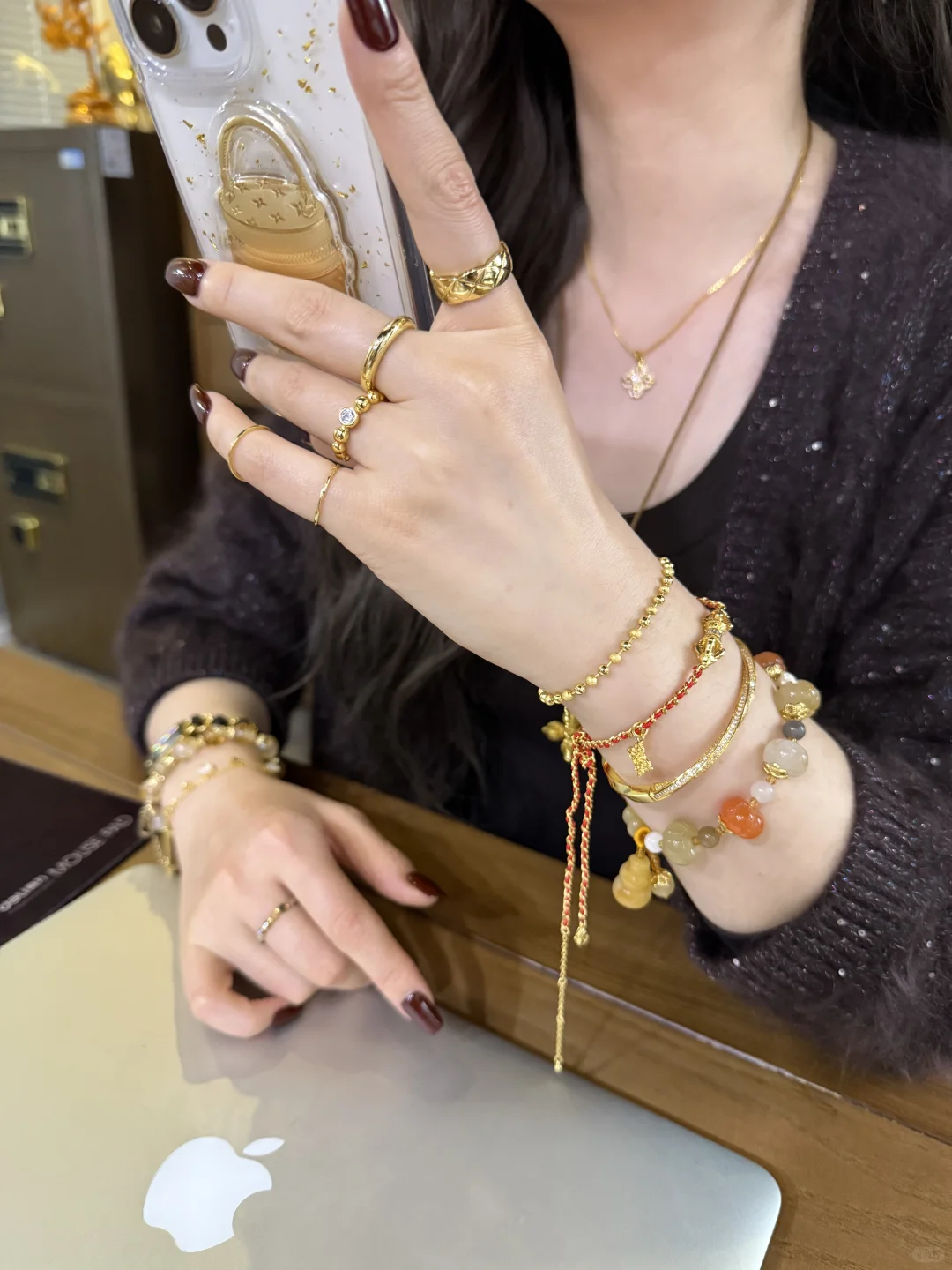 女老板说我太显眼了，这可怎么办？