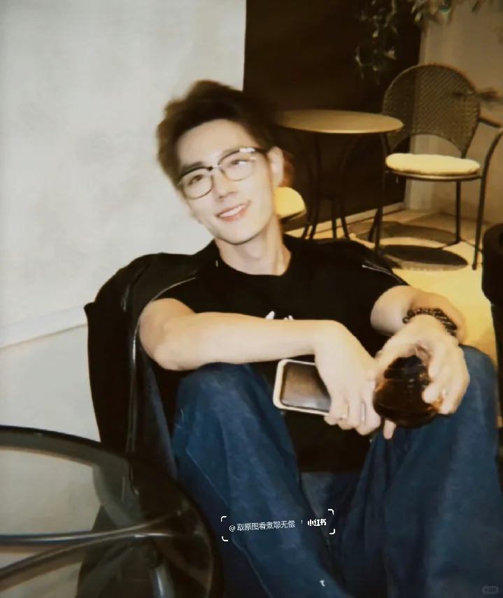 𝙒𝙚𝘾𝙝𝙖𝙩｜肖战壁纸