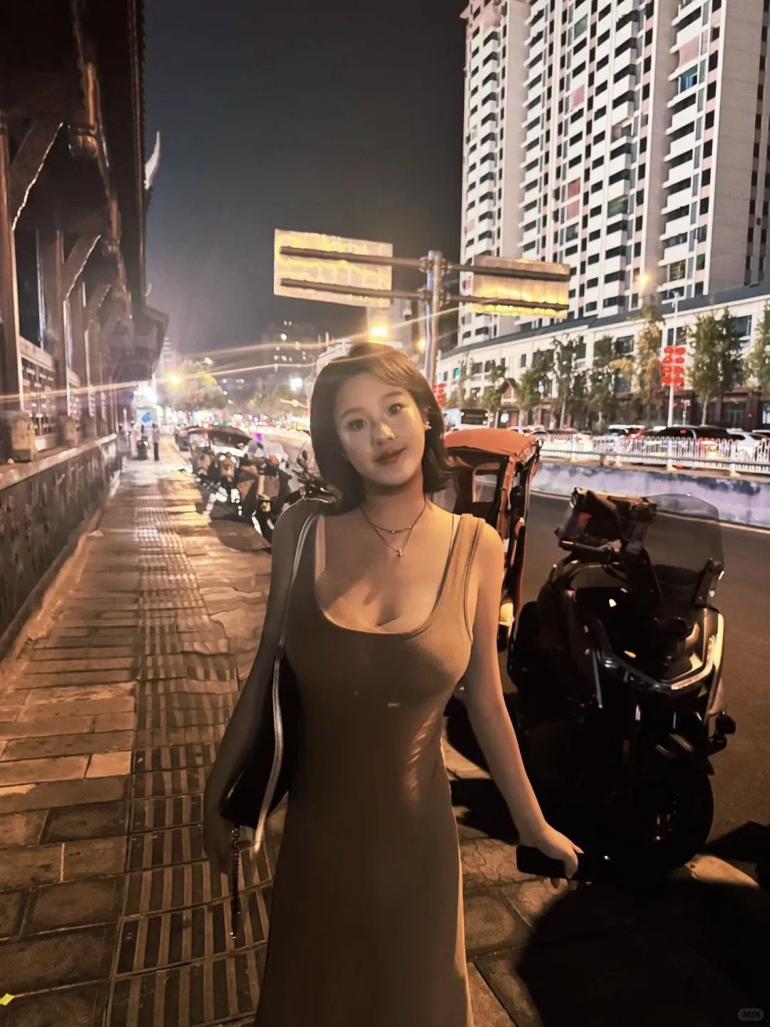 90E🐻甜妹脸辣妹身材的美术老师