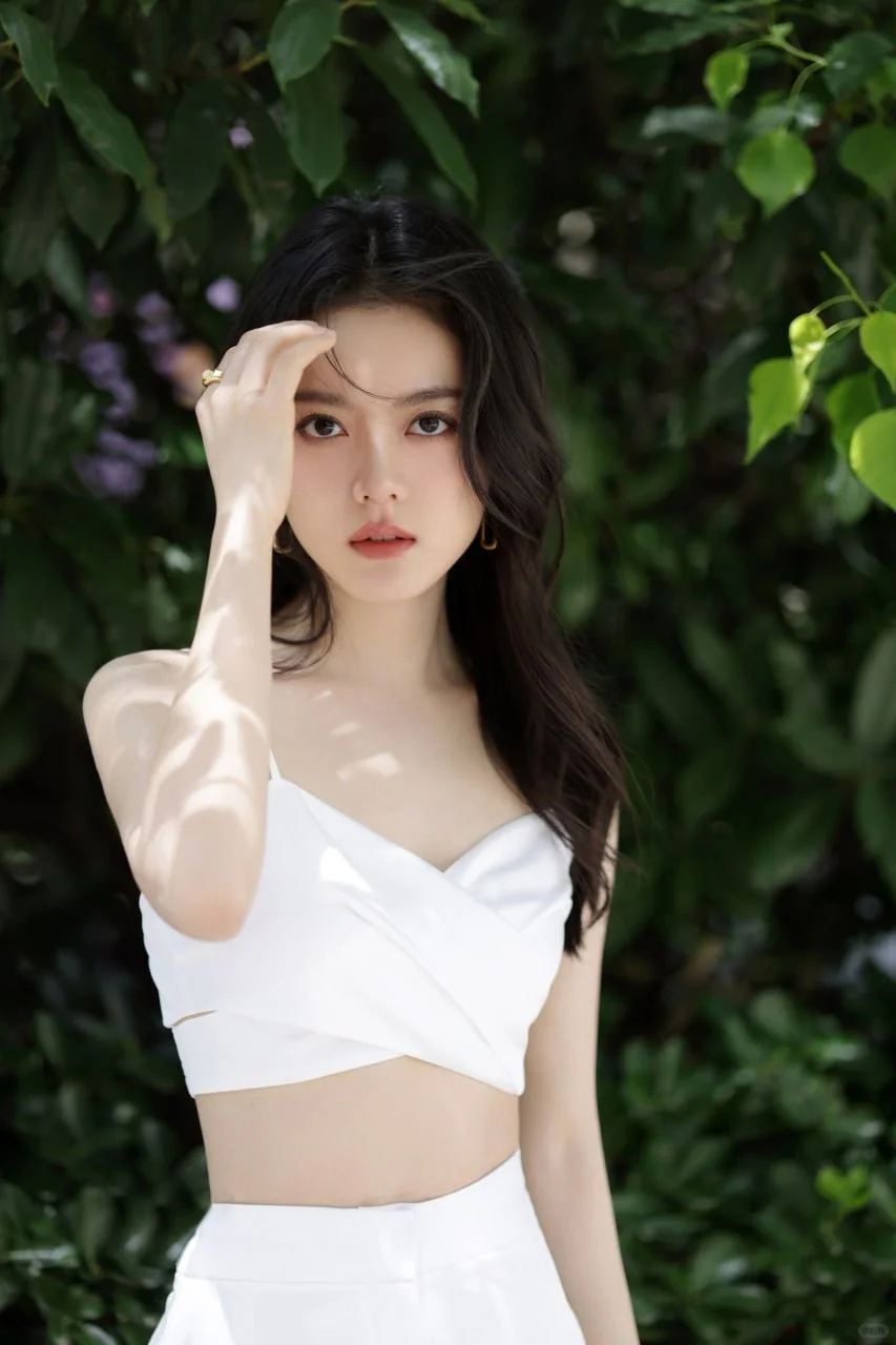 #赵今麦 白色吊带裙唯美写真