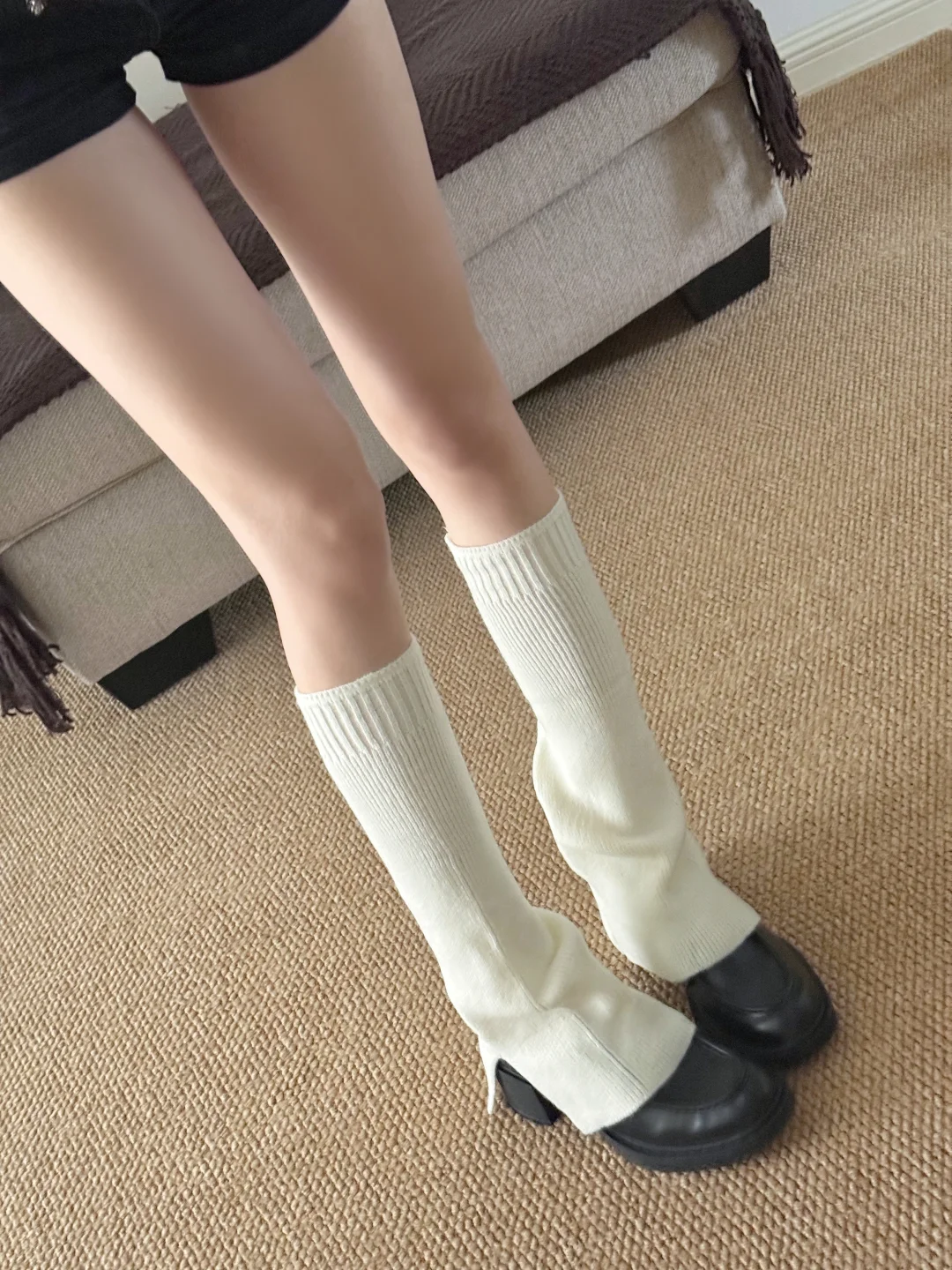 好喜欢这种腿上加袜子的穿搭～