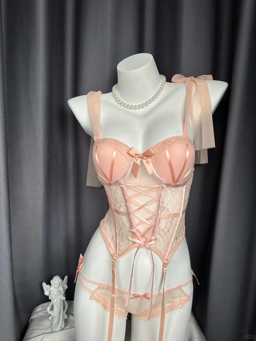 美到窒息的鱼骨胸衣.