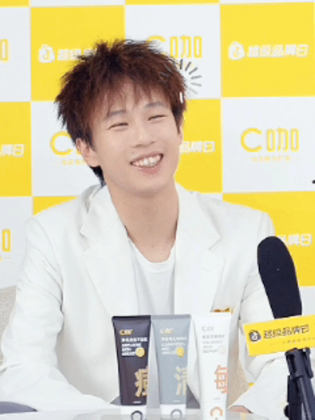 叮！林高远表情包来袭！