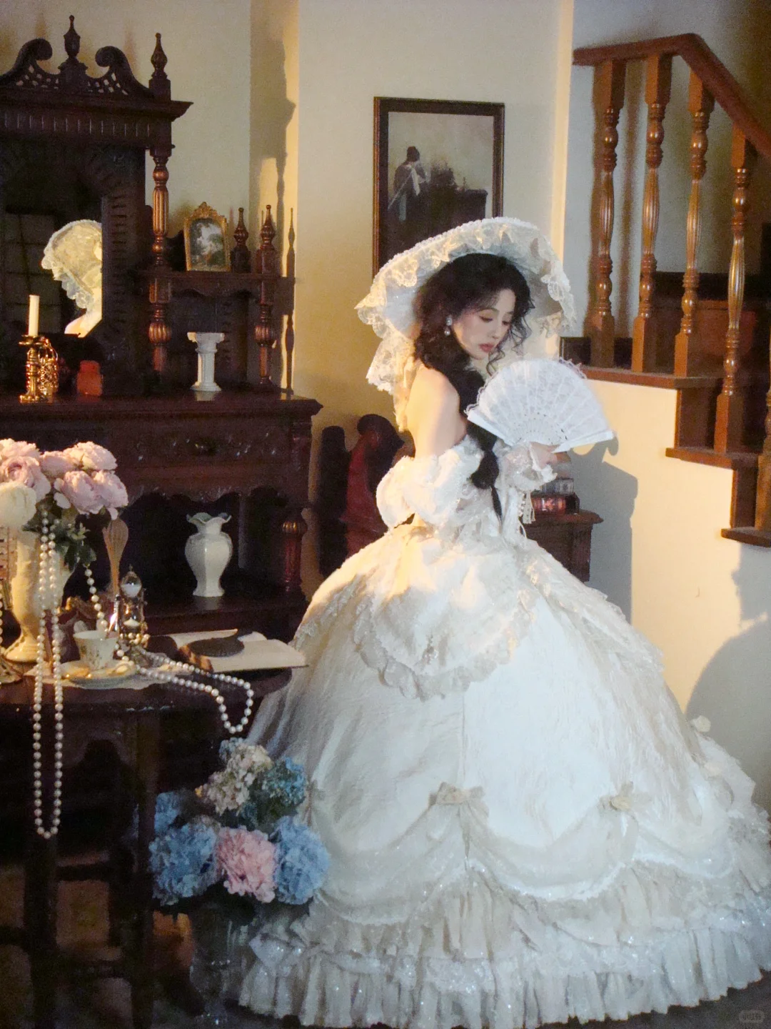 “她像欧洲中世纪的公主，珍贵而易碎🪞”