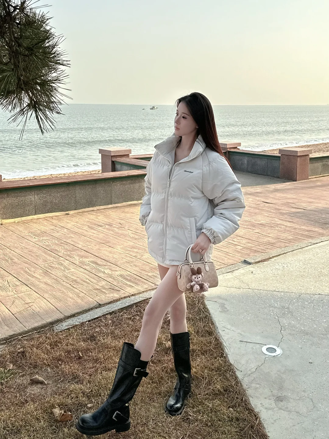海边穿搭｜这件羽绒服太好穿了吧！
