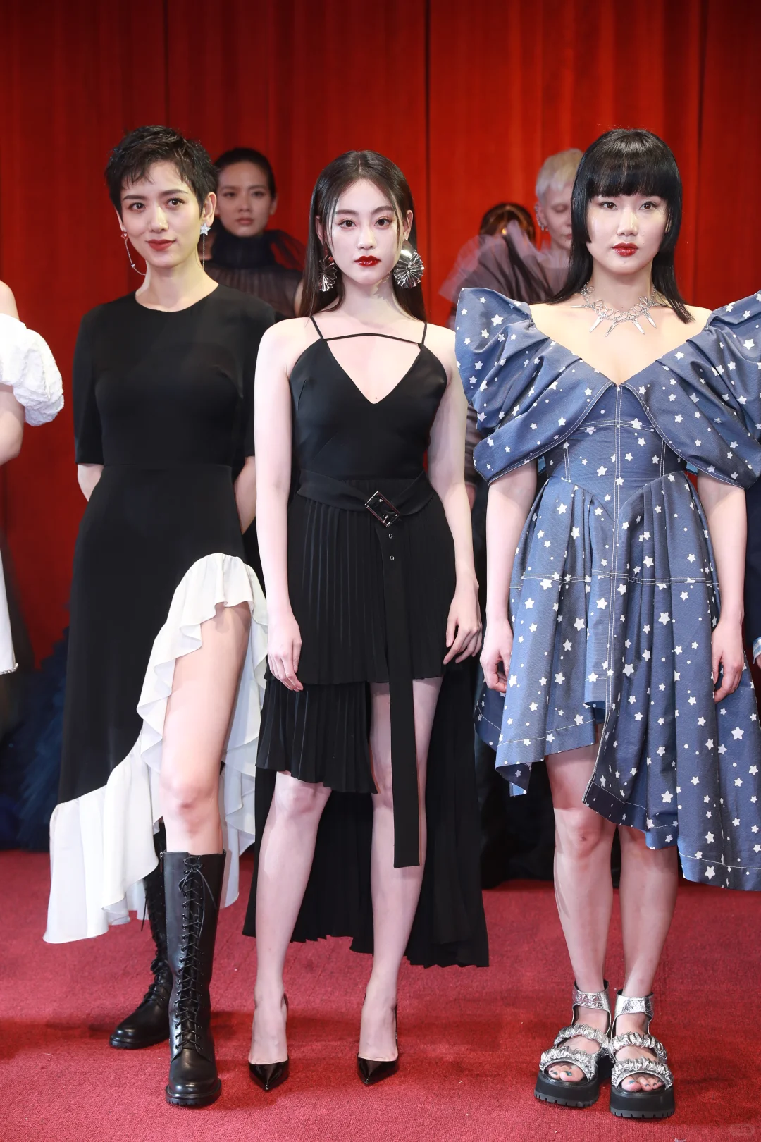 祝绪丹 深V吊带黑裙 原图［205P］