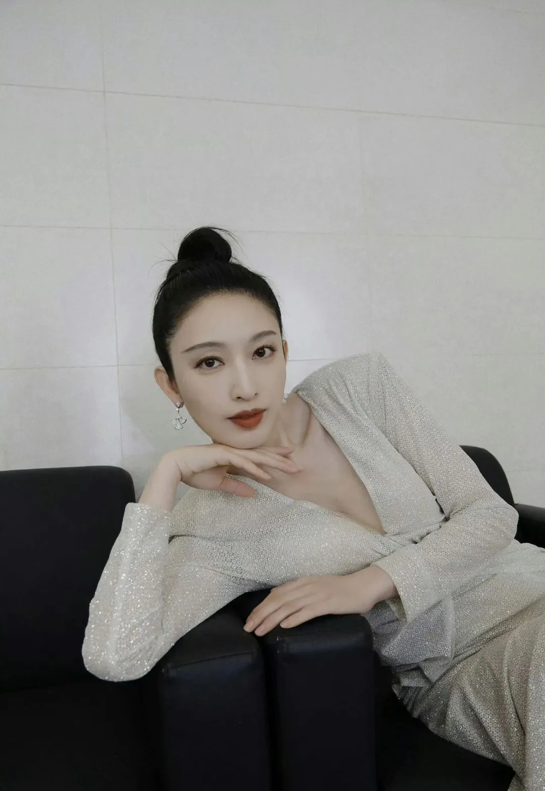 张俪的腿好白，迷人的姐姐