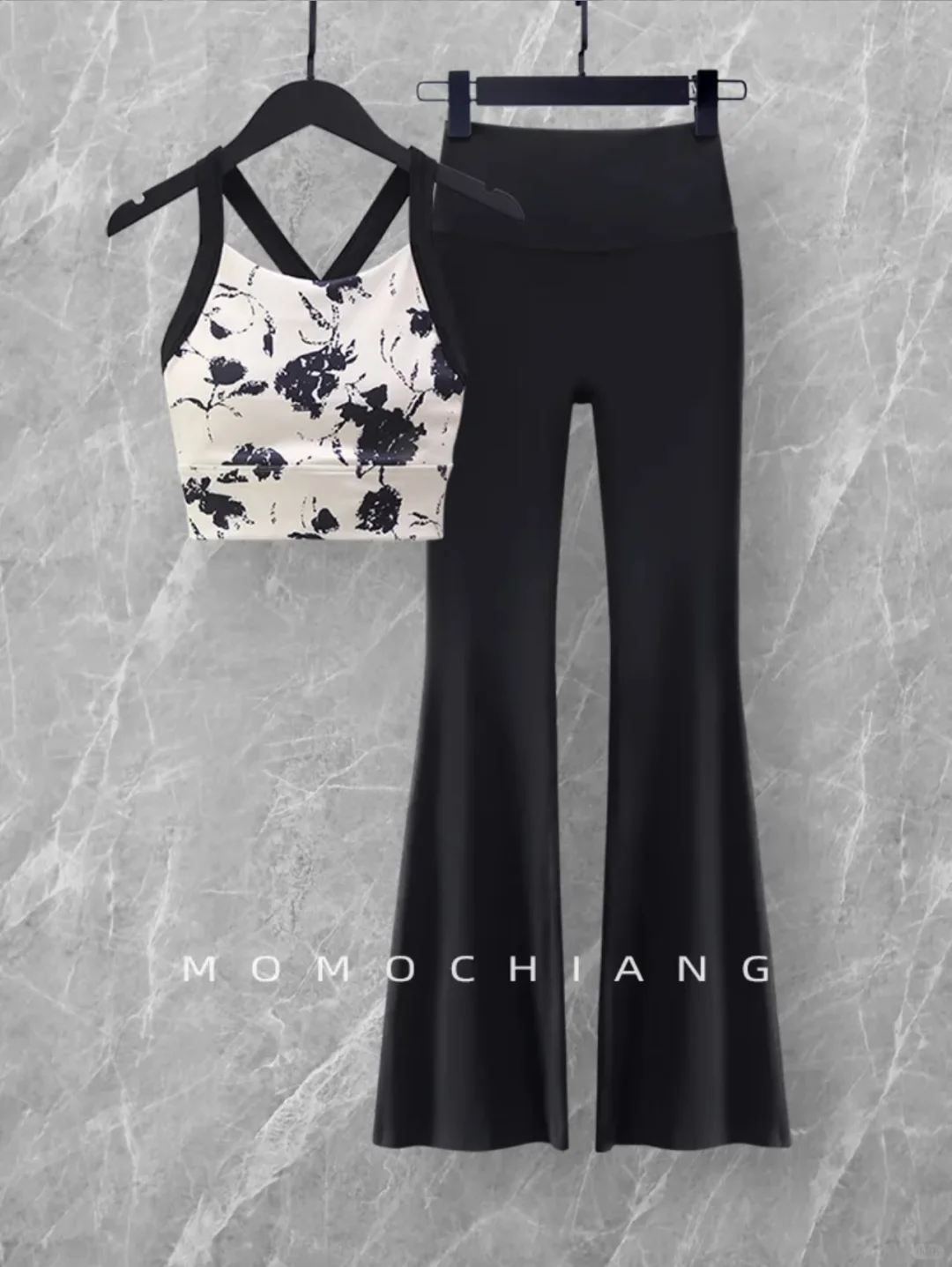 又是一款卖爆的打底背心