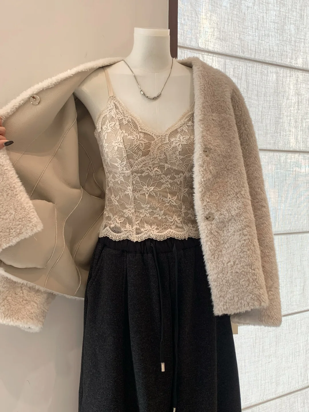 秋冬内搭就选蕾丝吊带!美丽省心