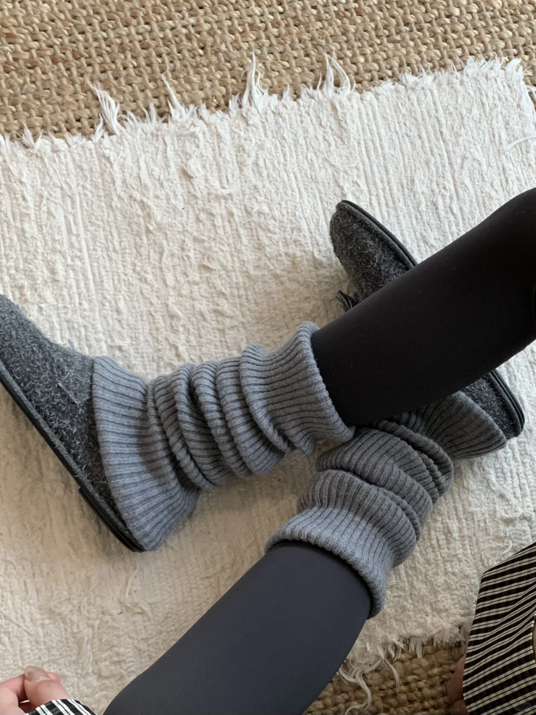 韩系all grey～冬天袜套叠穿裤袜都学起来！