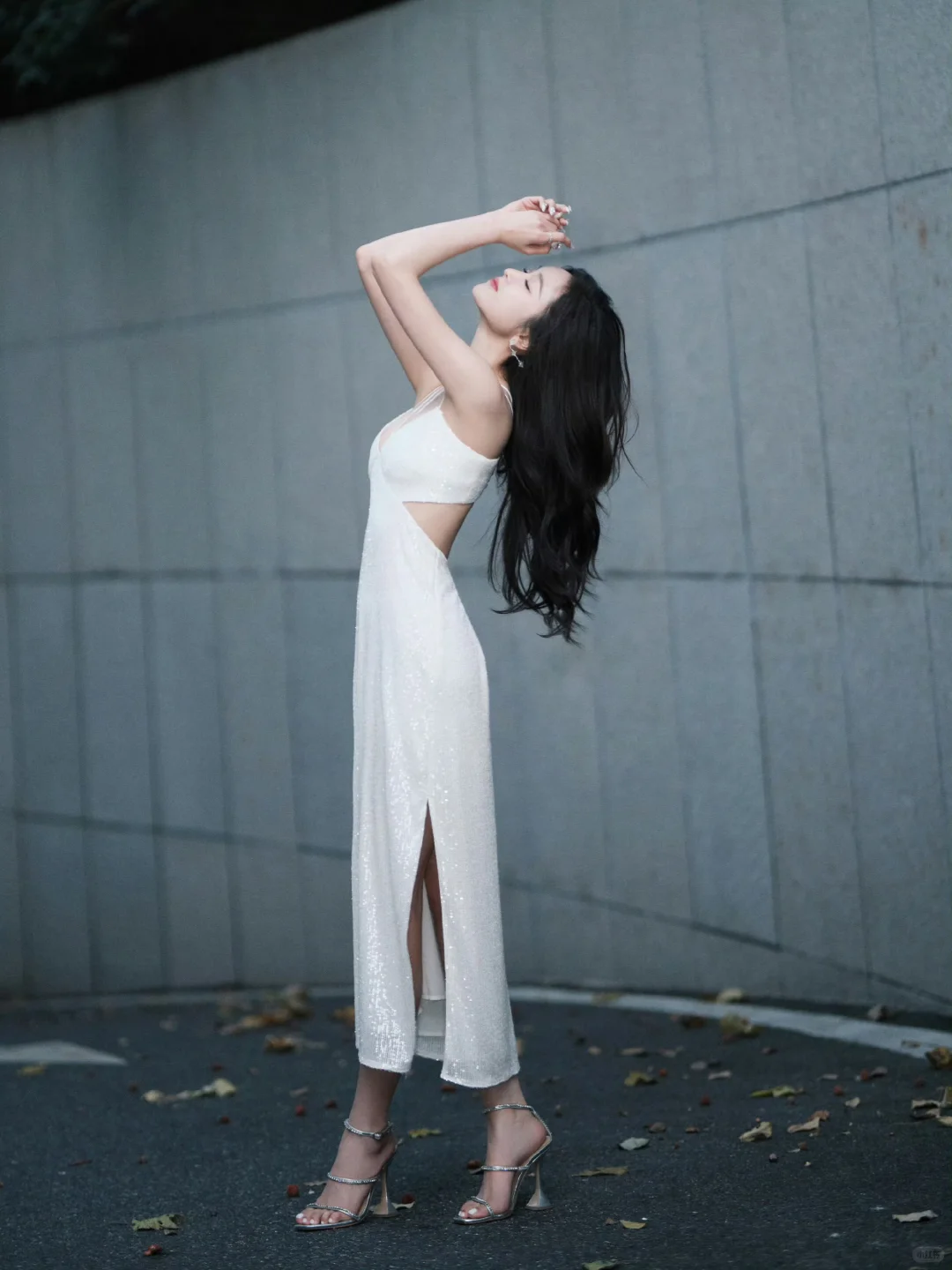 吴宣仪 露背掐腰甜欲身材