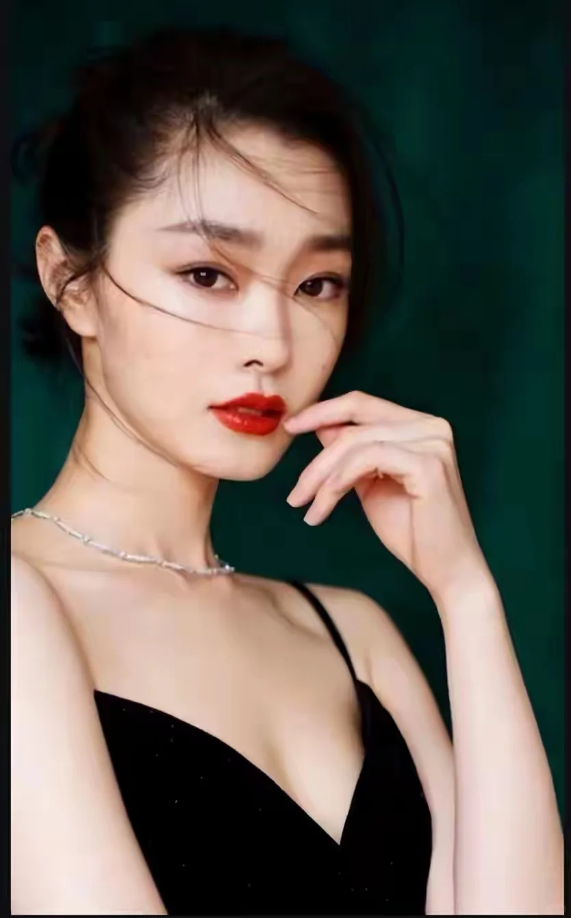 宋轶靓丽写真太妩媚了！雪肤玉貌身材曼妙性