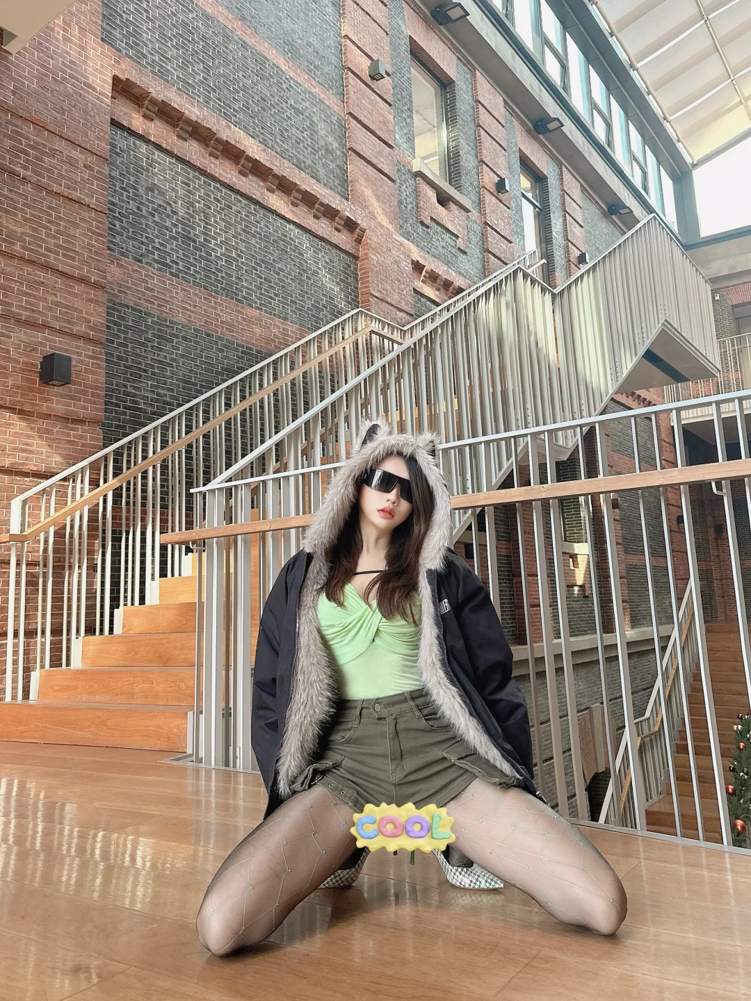 这一套真的酷🆒配上蹲姿腿长又飒爽！