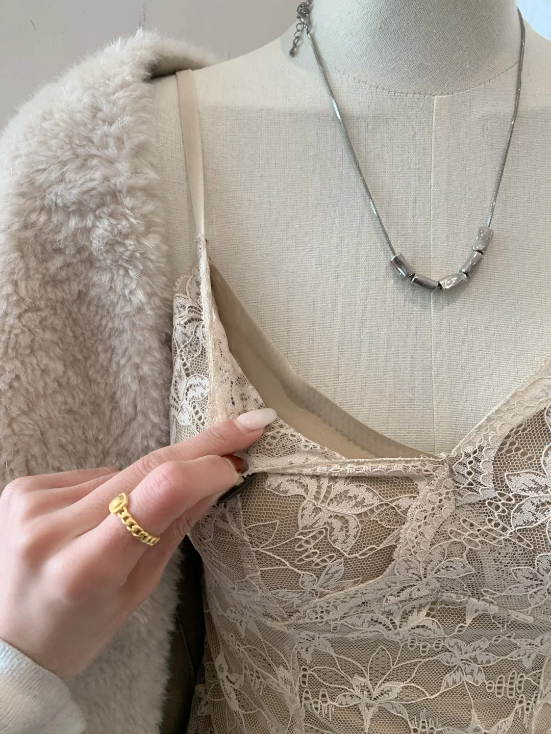 秋冬内搭就选蕾丝吊带!美丽省心