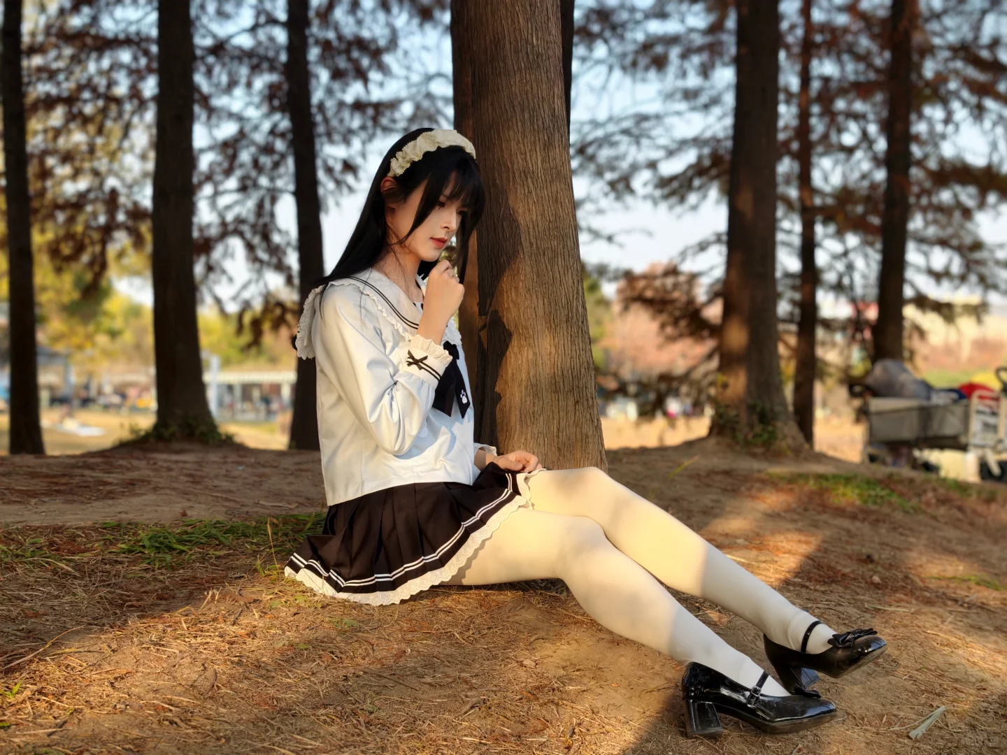 小男孩的秋日水手服写真