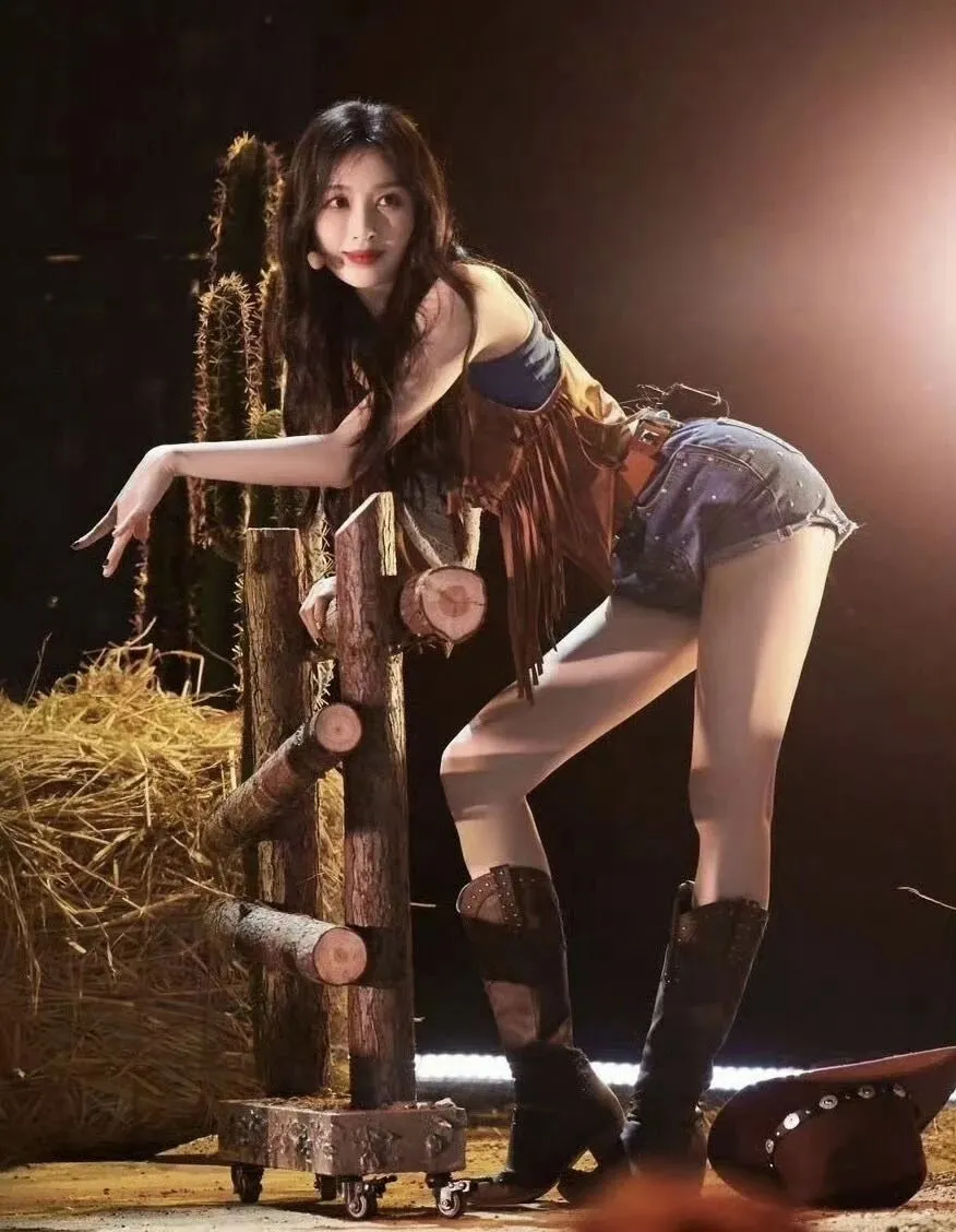 张俪的腿好白，迷人的姐姐