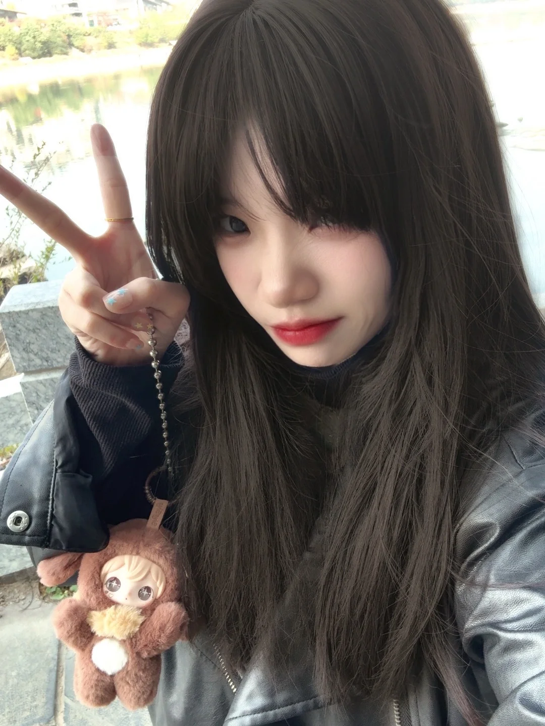 想做一个高冷的美少女 可惜我做不到！