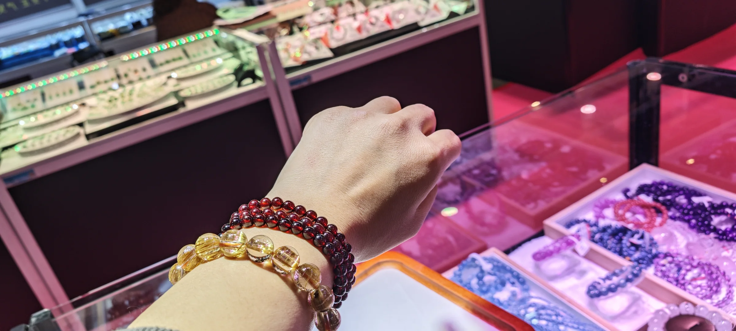 天然酒红石榴石