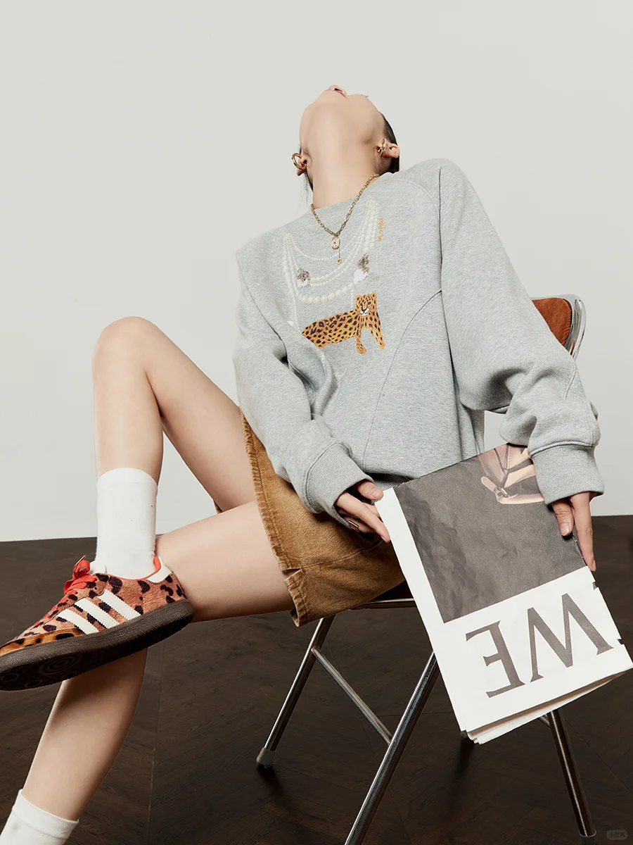 秋季穿搭 | 豹纹卫衣配牛仔裙显瘦减龄🤩